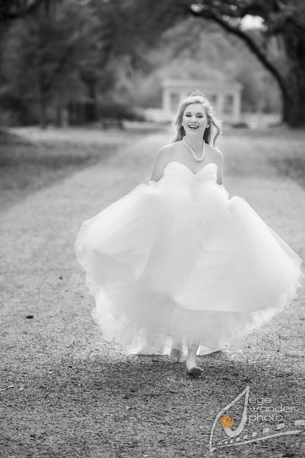white dress senior photos in Baton Rouge