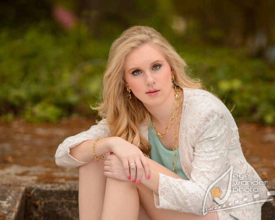 timeless senior photography outdoors