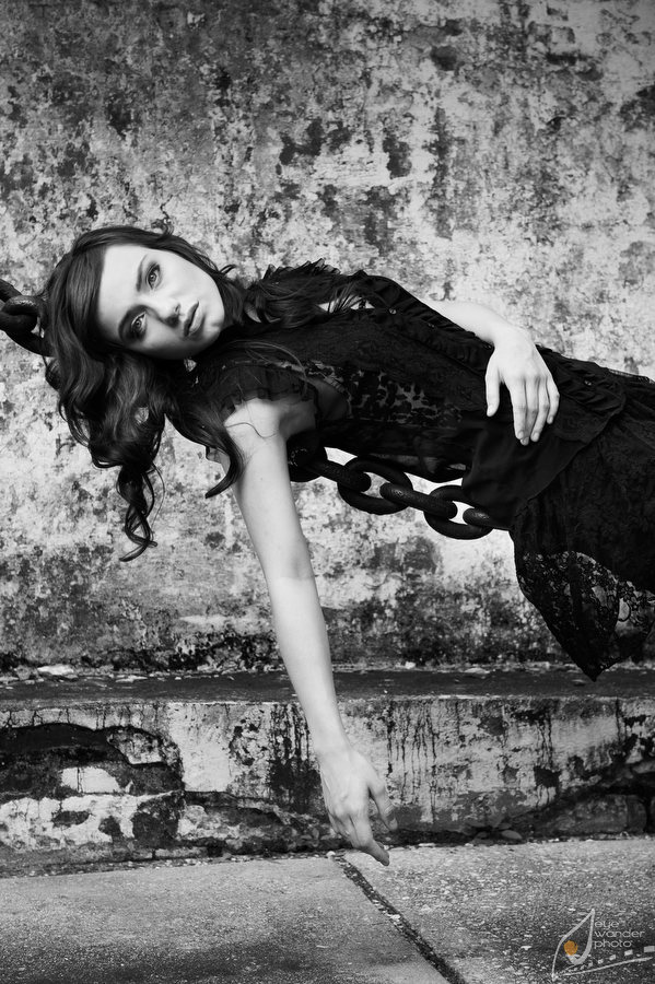 chain-dramatic-senior