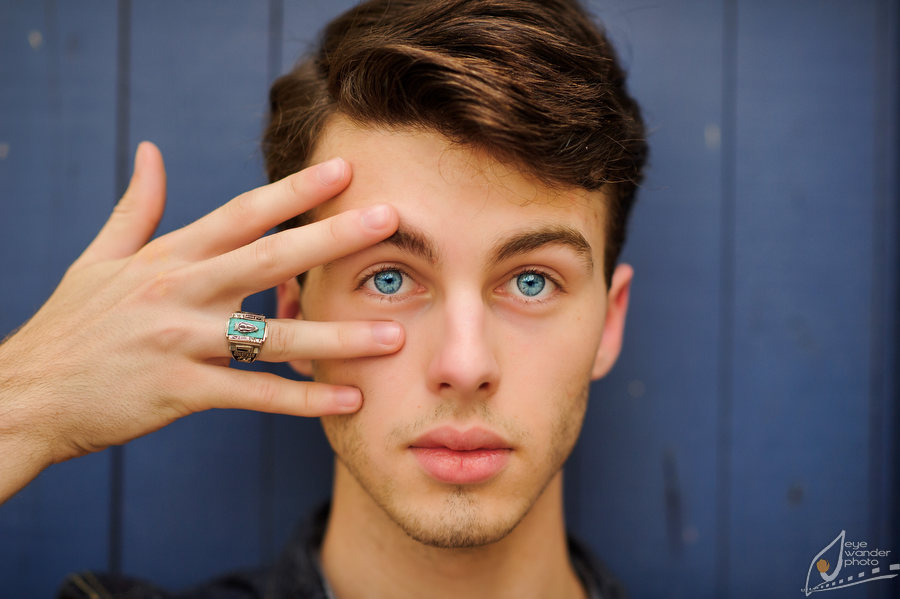 ring-graduation-aqua-eyes-model-senior