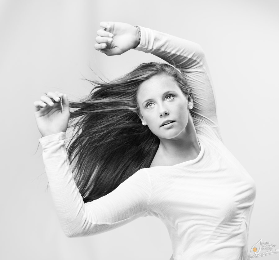 studio-white-dancer-senior