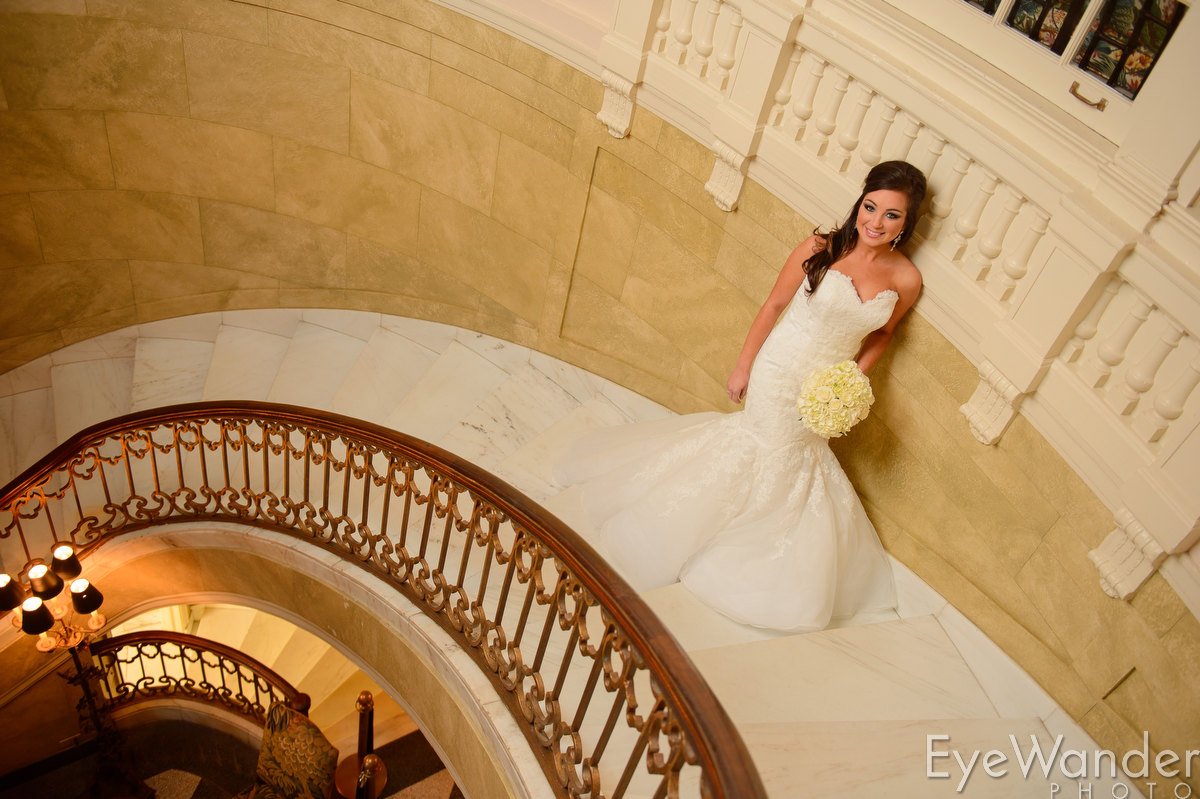 Bridal photos, Old Governor's Mansion, Baton Rouge, classic wedding