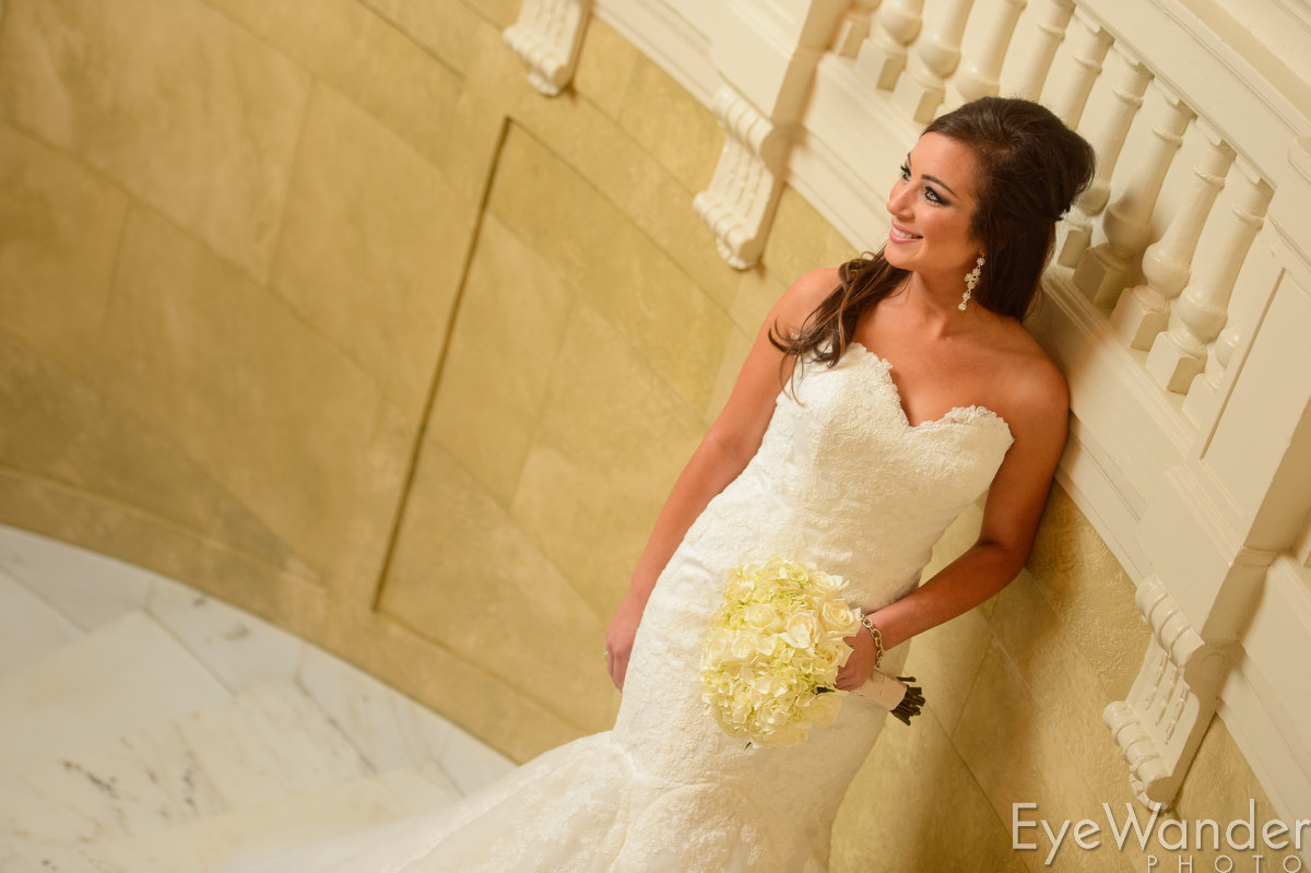 Bridal photos, Old Governor's Mansion, Baton Rouge, classic wedding, wedding flowers