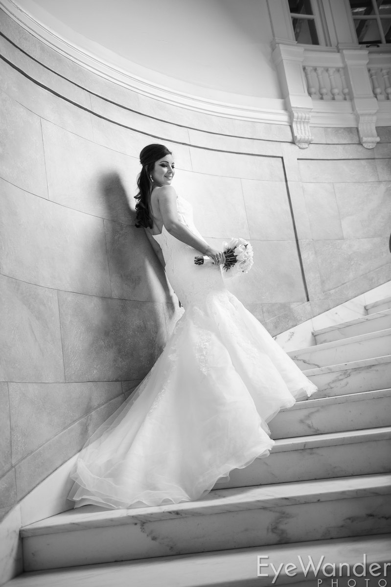 Bridal photos, Old Governor's Mansion, Baton Rouge, classic wedding, black & white wedding photos