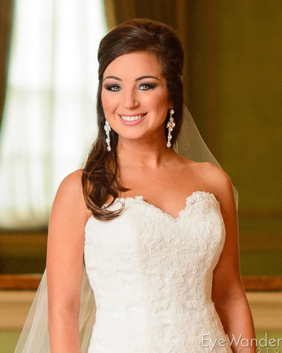 Bridal photos, Old Governor's Mansion, Baton Rouge, classic wedding, bride portrait,