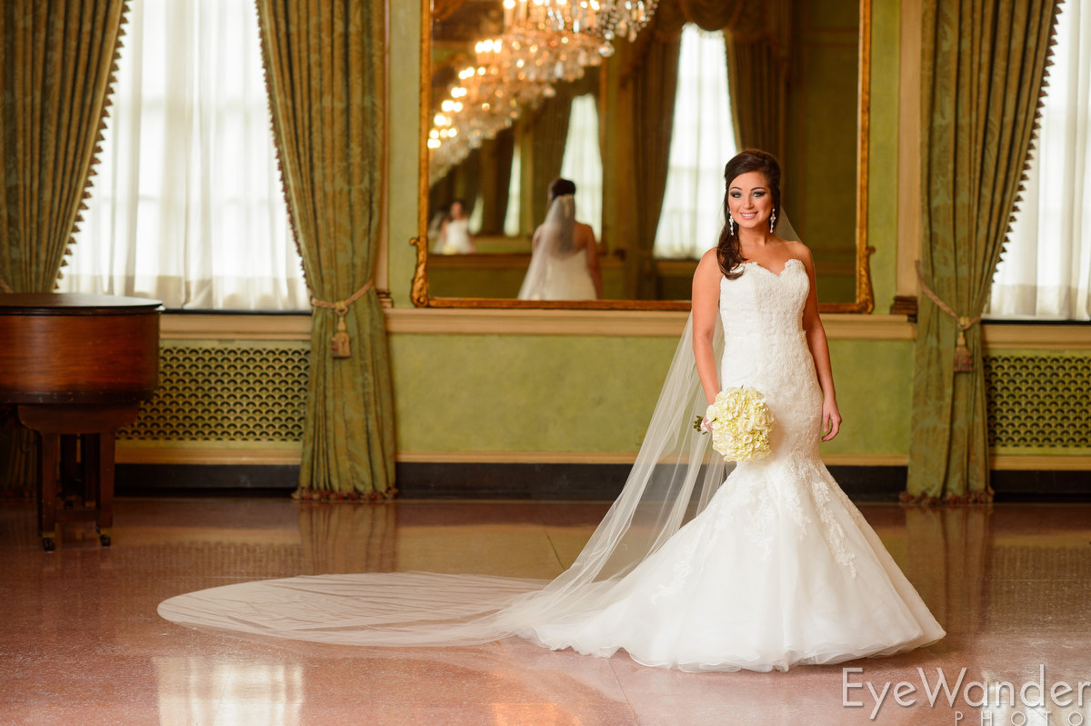 Bridal photos, Old Governor's Mansion, Baton Rouge, classic wedding, ball room, mirror reflection photo